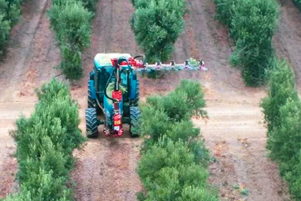 Tractor con prepodadora desinfectada